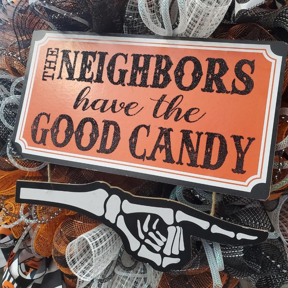 "The Neighbors Have the Good Candy" Halloween Wreath - Picture 4 of 7
